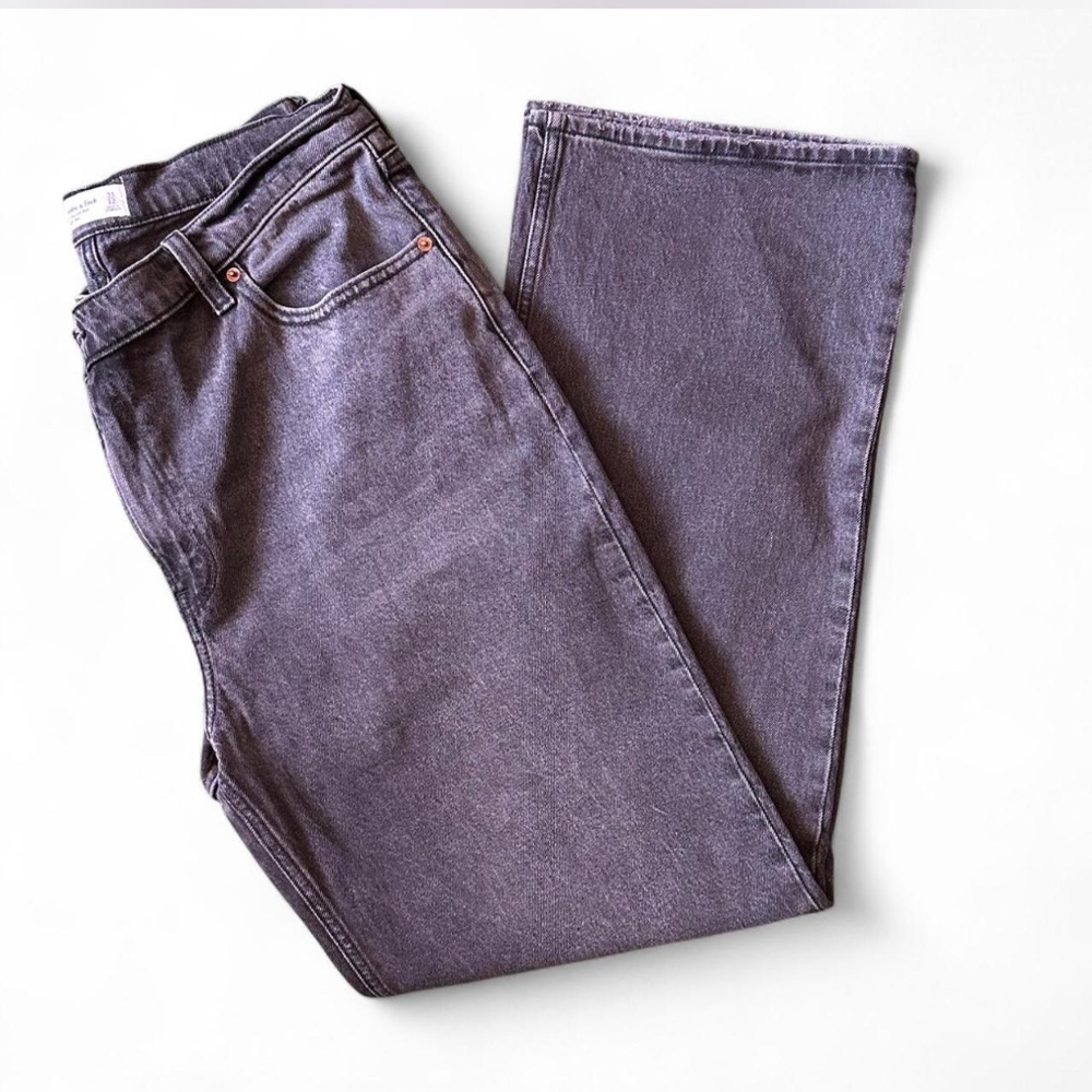Abercrombie & Fitch Dark Wash “The 90s Relaxed Jean”
